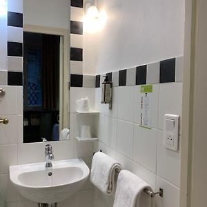 Habitación Estándar con 2 Camas Individuales